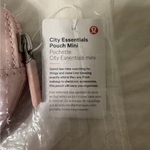 NWT lululemon City Essentials mini pouch 2L, Flush Pink - Picture 7 of 7